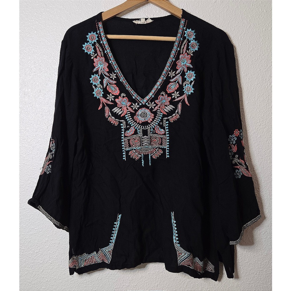 Solitaire Embroidered Beaded Boho Tunic Top Black Floral V Neck Rayon Large
